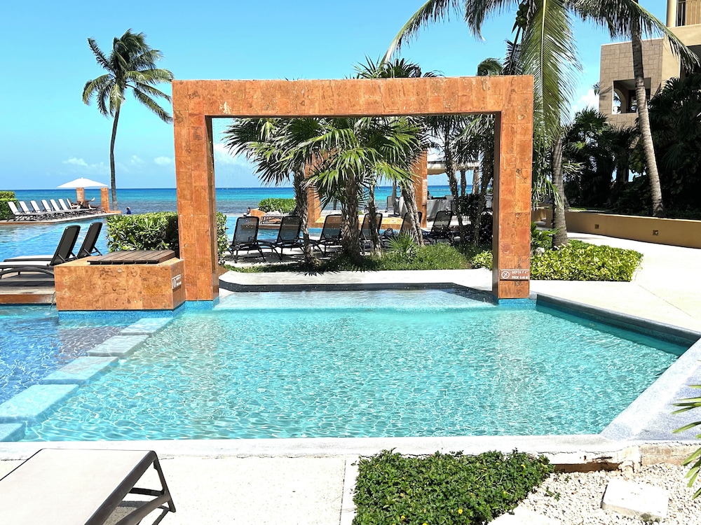 ELFARO 204SURF by Dream Playa Management