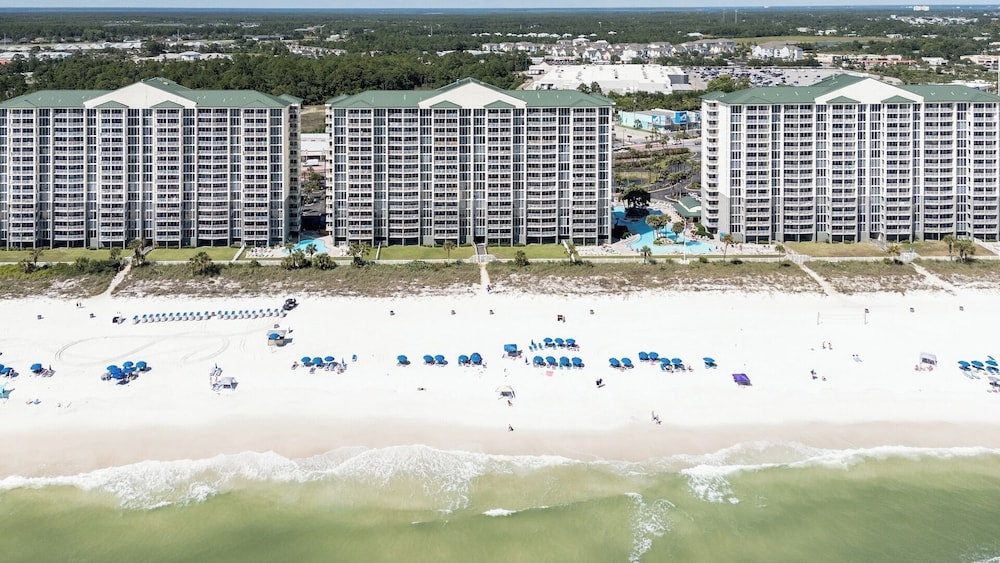 3BR Gulf-front Luxury w/ Pool Bar & Spa Baths