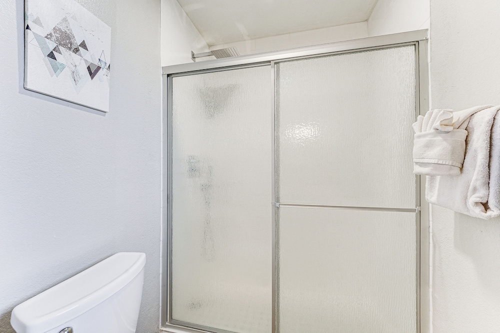 Near Attractions & Shows: Branson Updated Condo