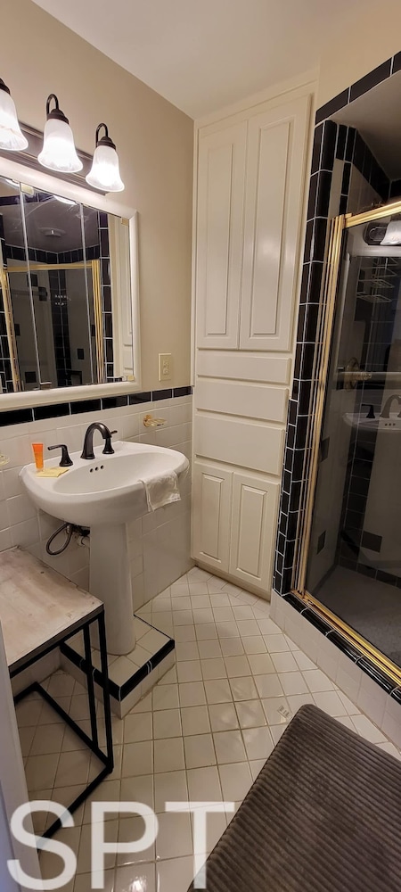 Large 3 Bedr Bay Views Pool Great Deck 3 Bedroom Condo