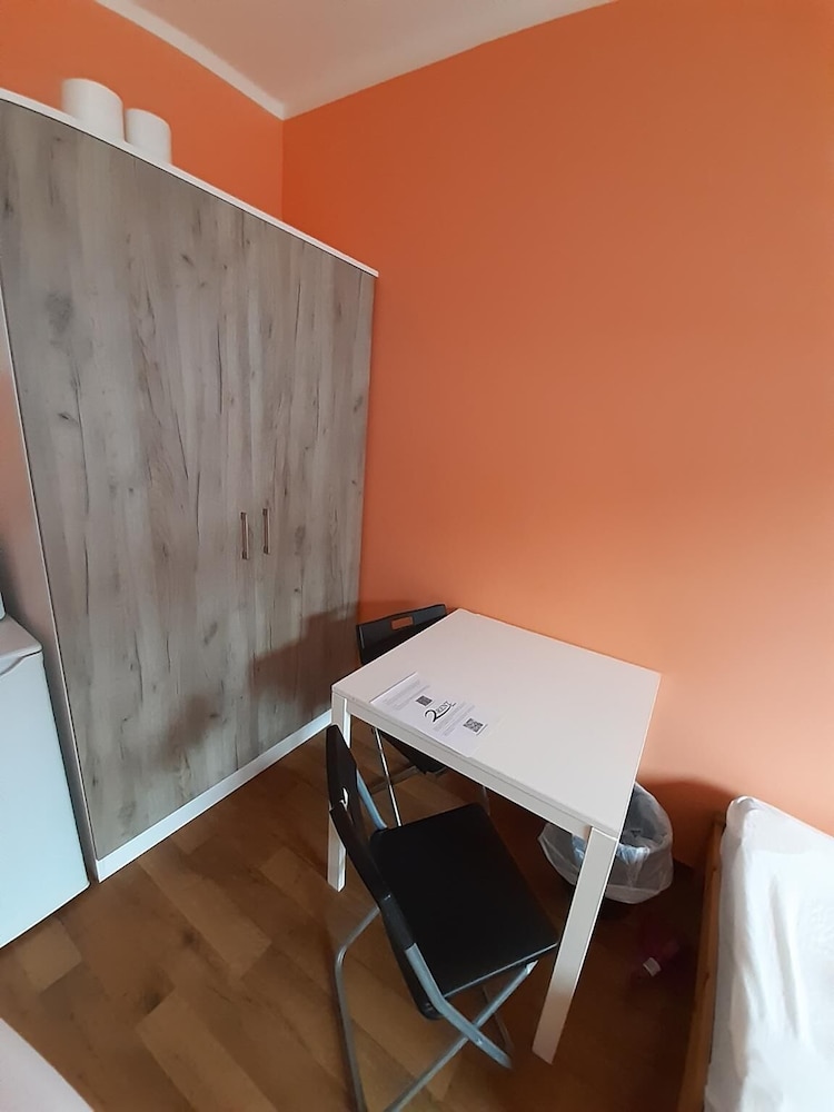 2-Rent Group Hostel Rooms&Apartments TUB19A