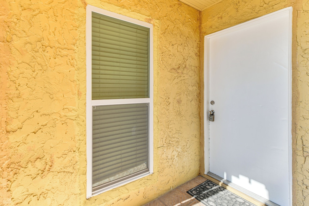 4 Mi to Siesta Key Beach: Condo w/ Pool Access