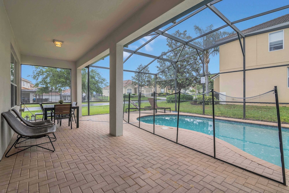 Disney Retreat w/ Wizard & Galaxy Rooms