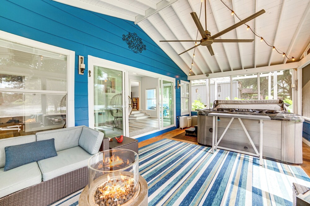 Lake Tawakoni Access + Hot Tub - Wills Point Home!