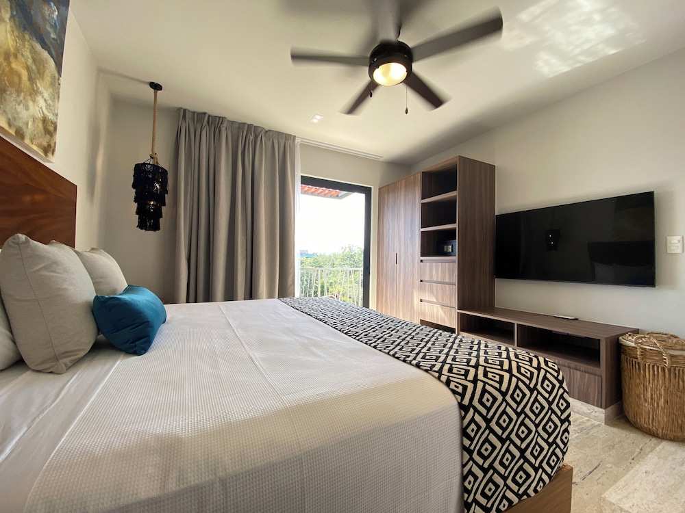 Private Terrace & Jacuzzi in Aldea Zama