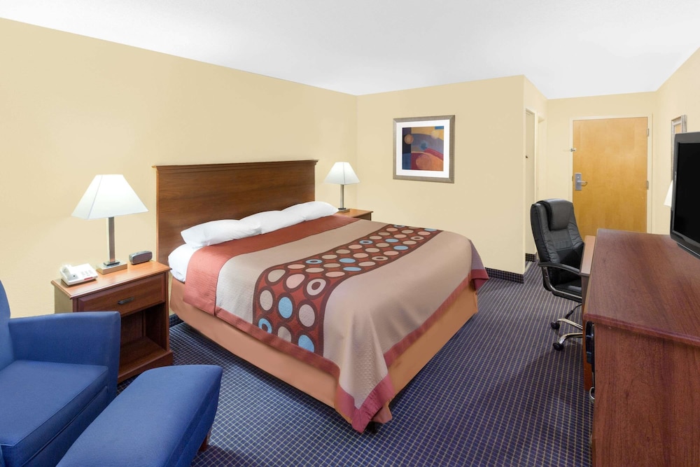 Hattiesburg Vacations - Super 8 by Wyndham Hattiesburg South - Property Image 8