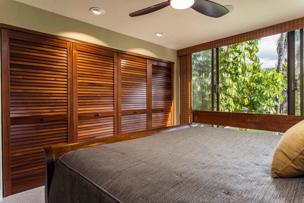 Exquisite Oceanfront Beautifully Upgraded Corner Unit - Vrkcv