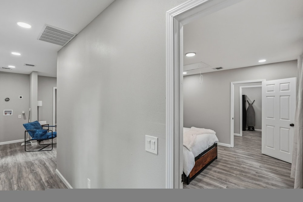 Spacious 3BR Retreat Near Downtown River Walk