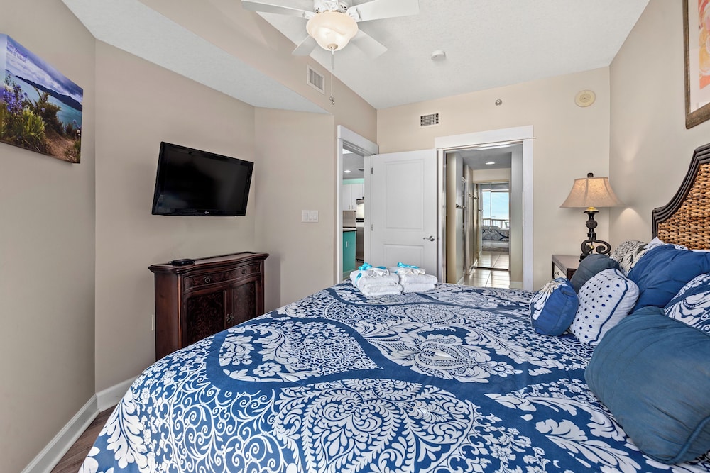 20th Floor Condo! Sleeps 8! Gulf Front Master Suite w/ Beautiful Gulf Views!