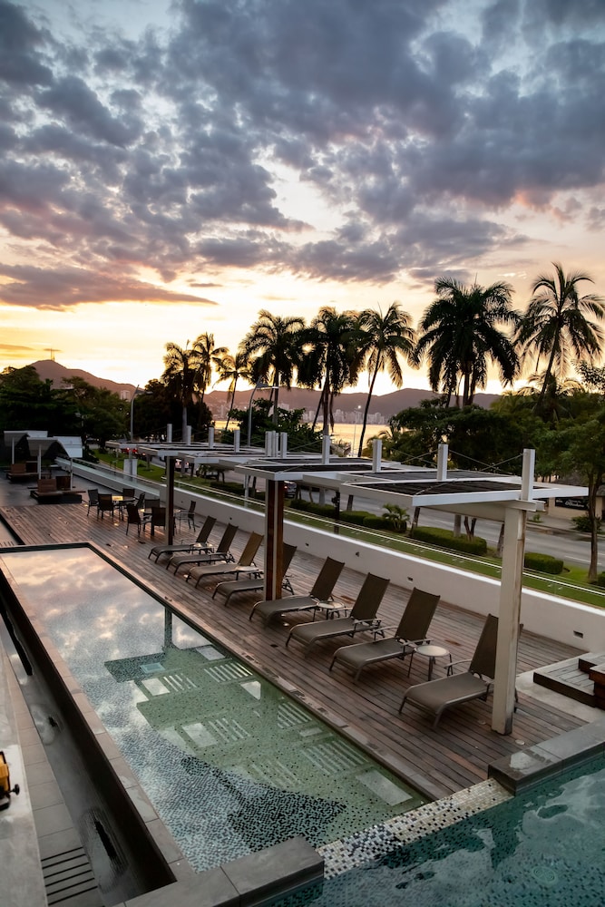 Ramada by Wyndham Acapulco Hotel  Suites - Property Image 3