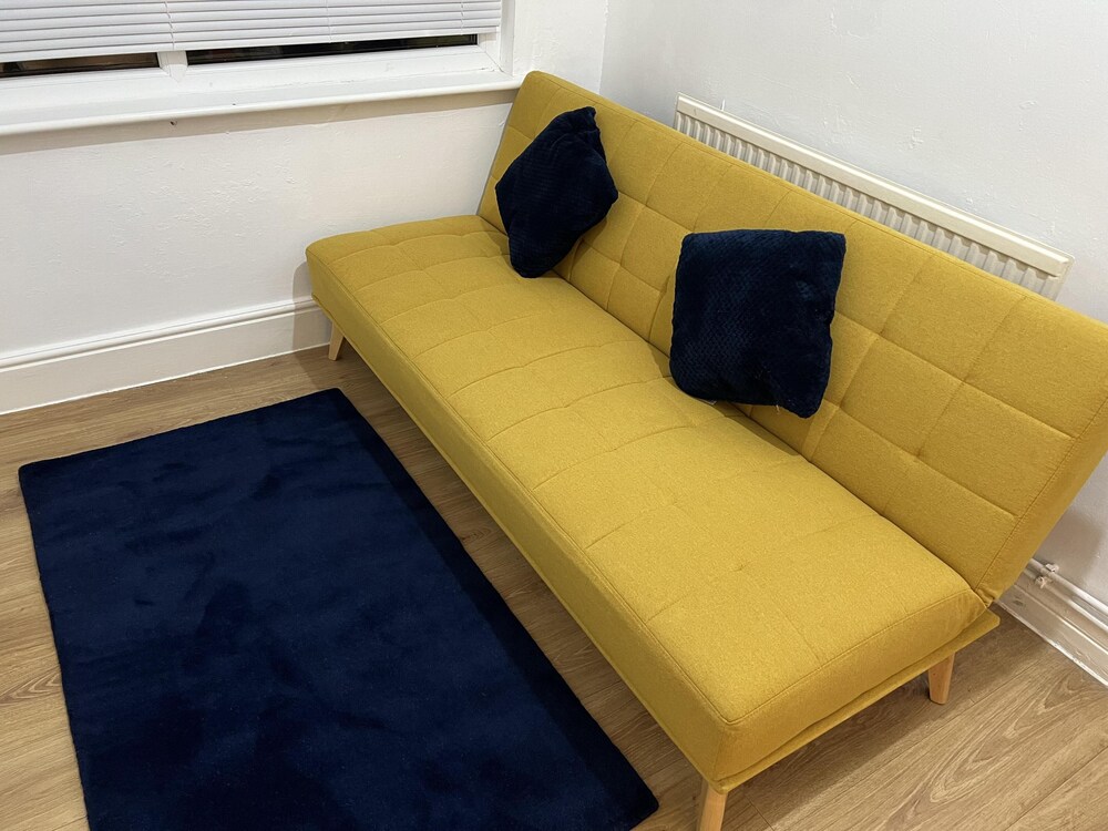 Leicester Aprt-sleeps3-db-tv-wifi view 5