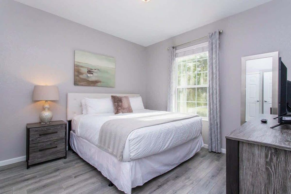 Spacious 2Bd Condo - Pool Hot Tub - Near I-drive