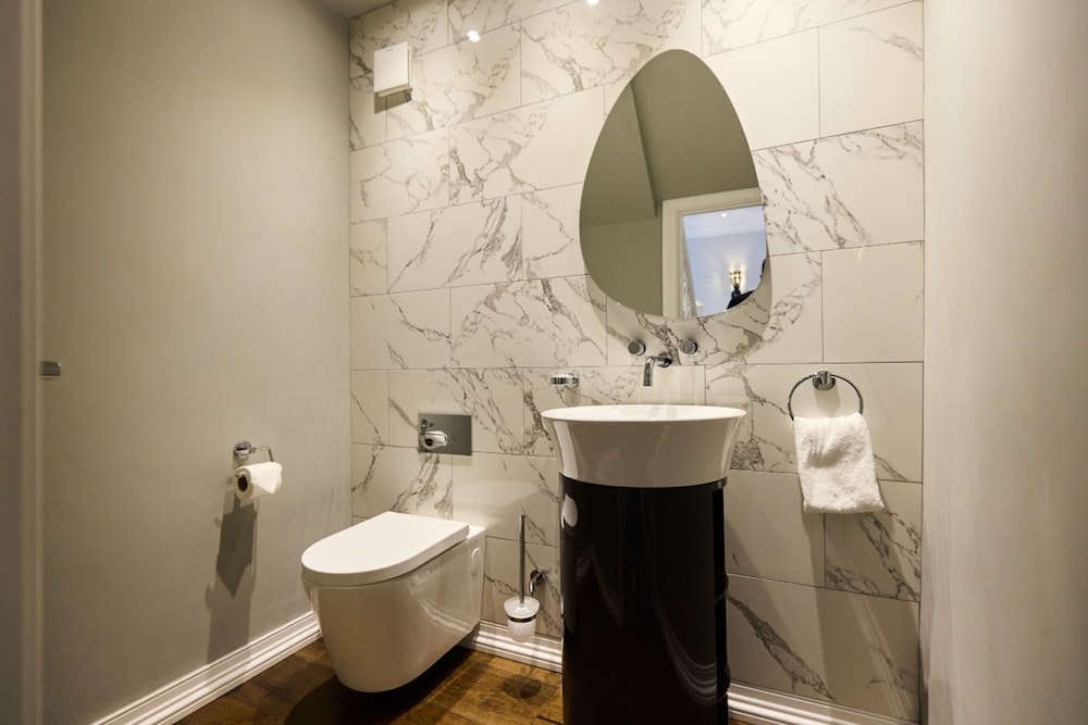 The Roehampton Place - Elegant 5bdr House With Garden Parking