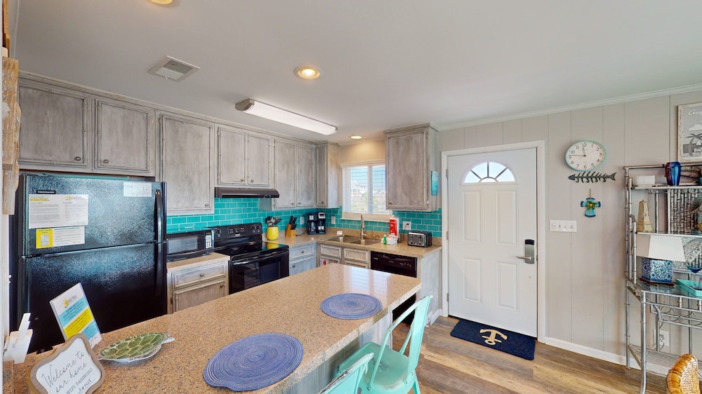 Beach Home With Private Pool & Beach Access- Sleeps 4