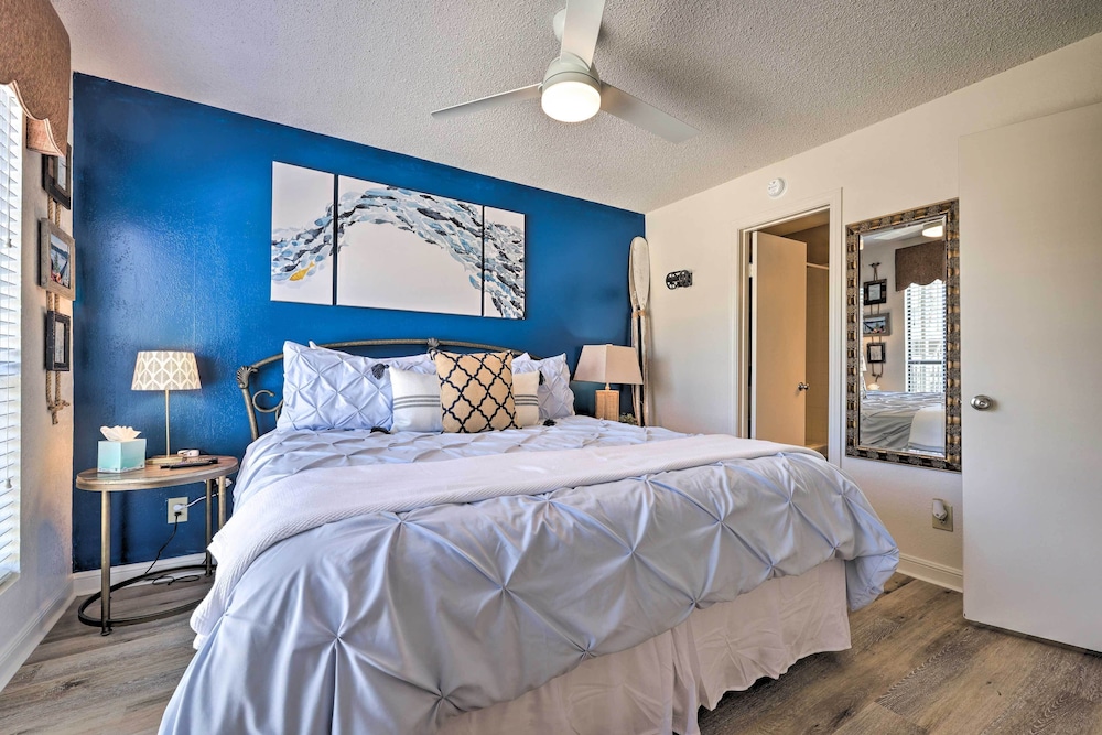 Waterfront Condo With Balcony Dock Access - Property Image 2