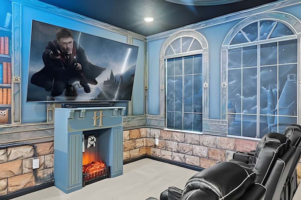 Luxurious 9BR Paradiso Pool, Cinema & Game Room