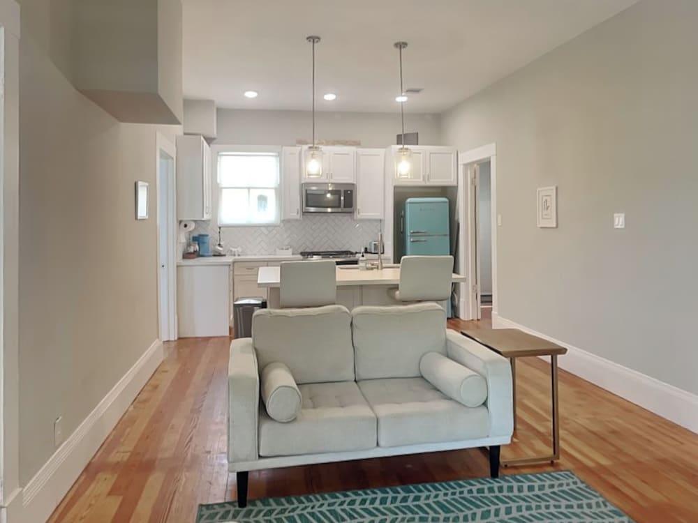 Sealy Street Duo by Ryson Vacation Rentals