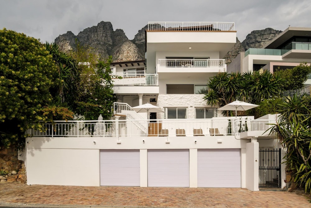 Idyllic Camps Bay Villa w 2 Pools Buddha Retreat