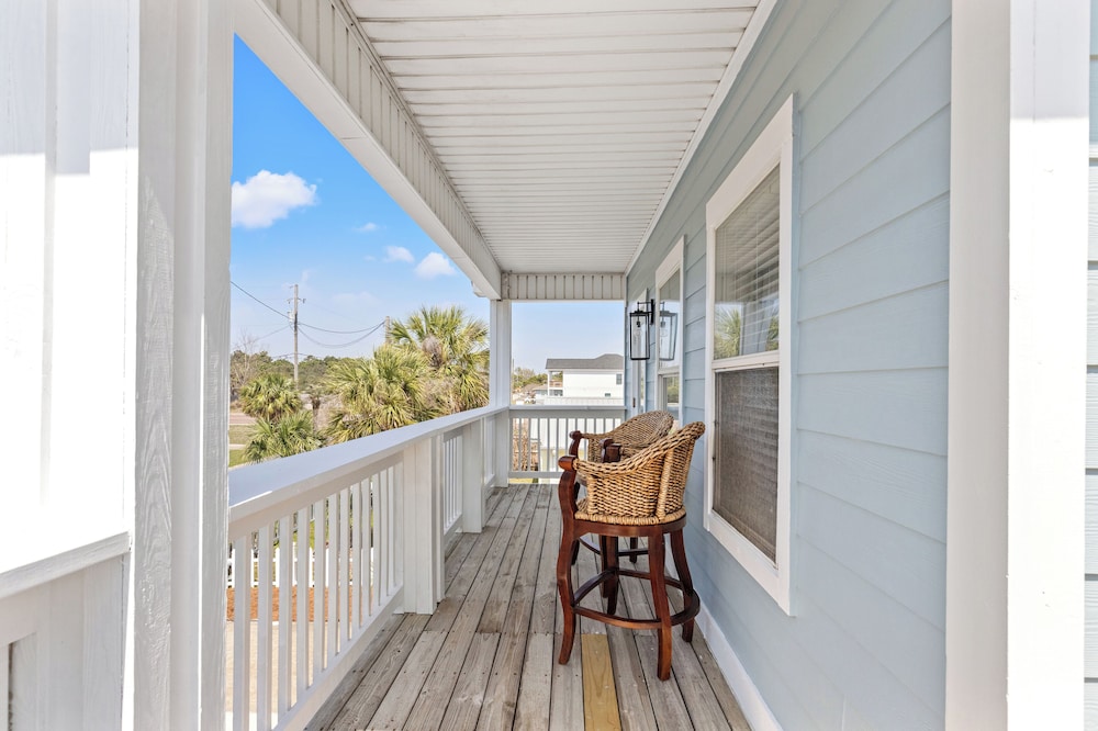 Beach House Spacious 4BR Retreat With Gulf Views & Observation Deck!