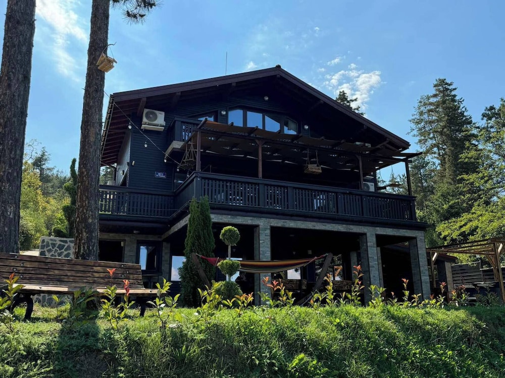 Villa Iskar Lake Residence