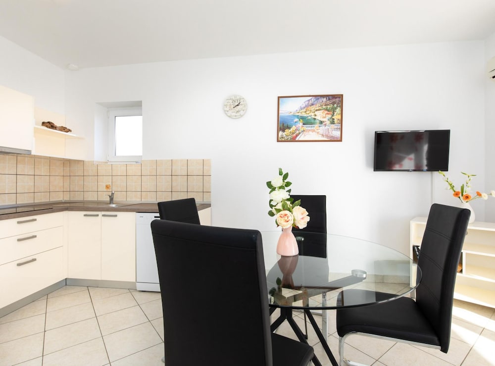 Scenic Elegant Apartments Krk With Balcony and Pool