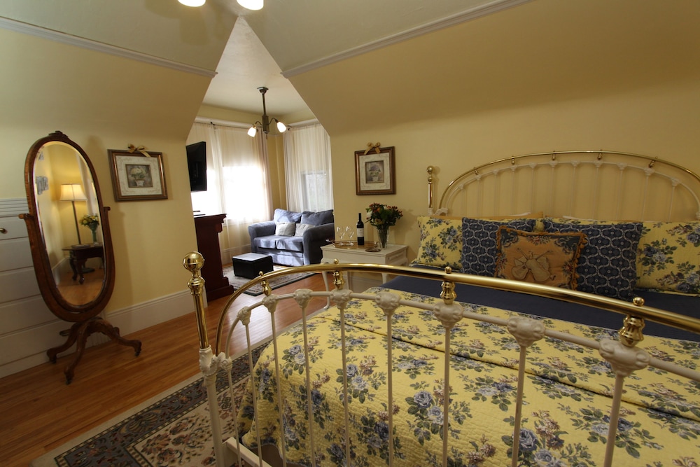 Kelley & Young Wine Garden Inn
