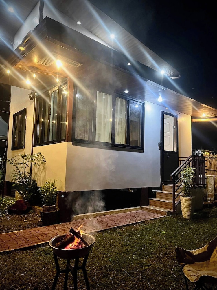 Bloomstone Urban Chill Cabin