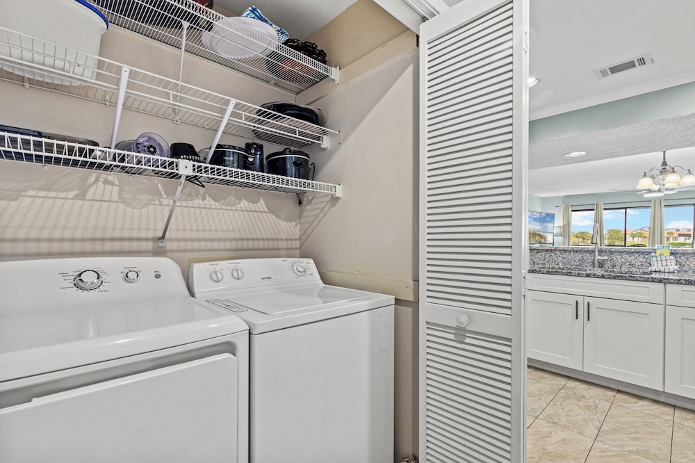 One More Round! 3BR 3BA Sleeps 10! 11 Pools! Golf Courses! Tennis Courts!