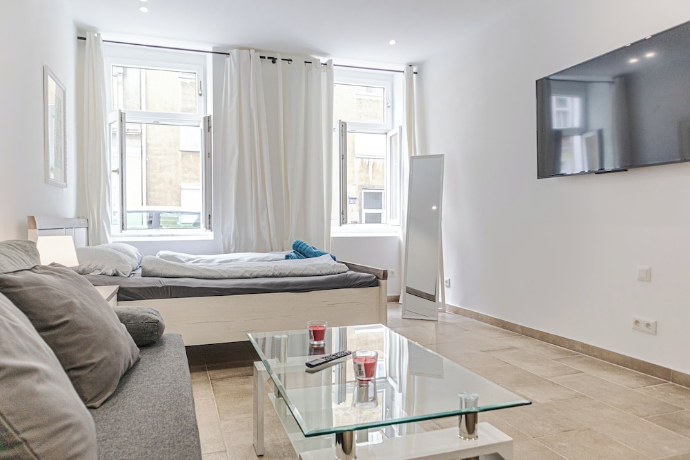 Central Vienna Elegant 1BR Apartment