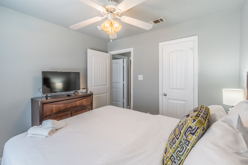 Luxury Townhome Collection GrandPrairie view 4