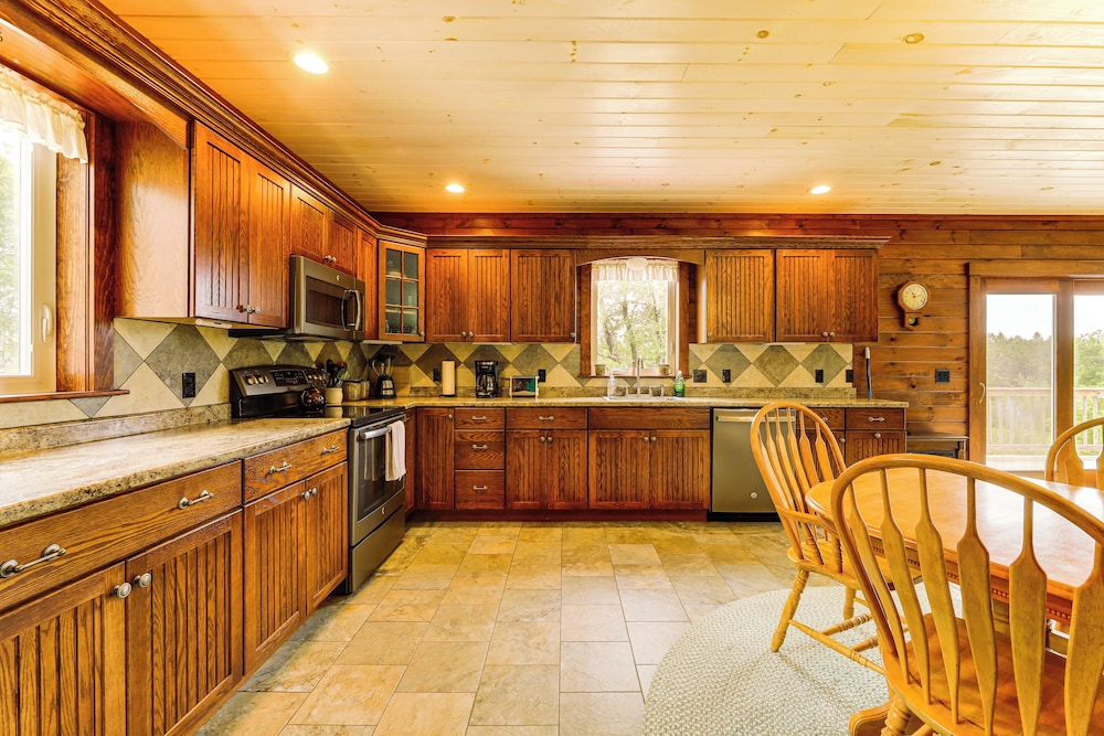 The Hideaway in Downeast Maine: Walk to Ocean