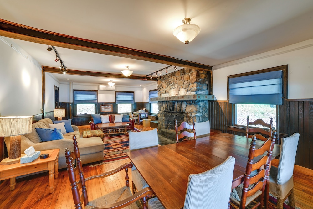 Hatch's Landing: Lake Ostego Home
