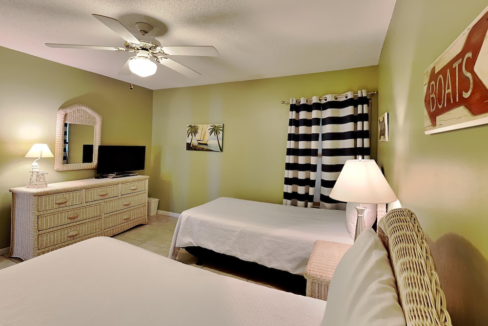 Emerald Towers West by Southern Vacation Rentals view 3