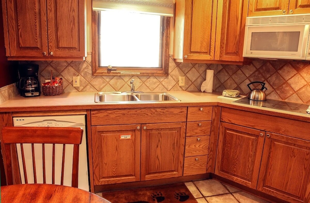 Sunnyside Knoll: 5 1 Bedroom Cabin view 2