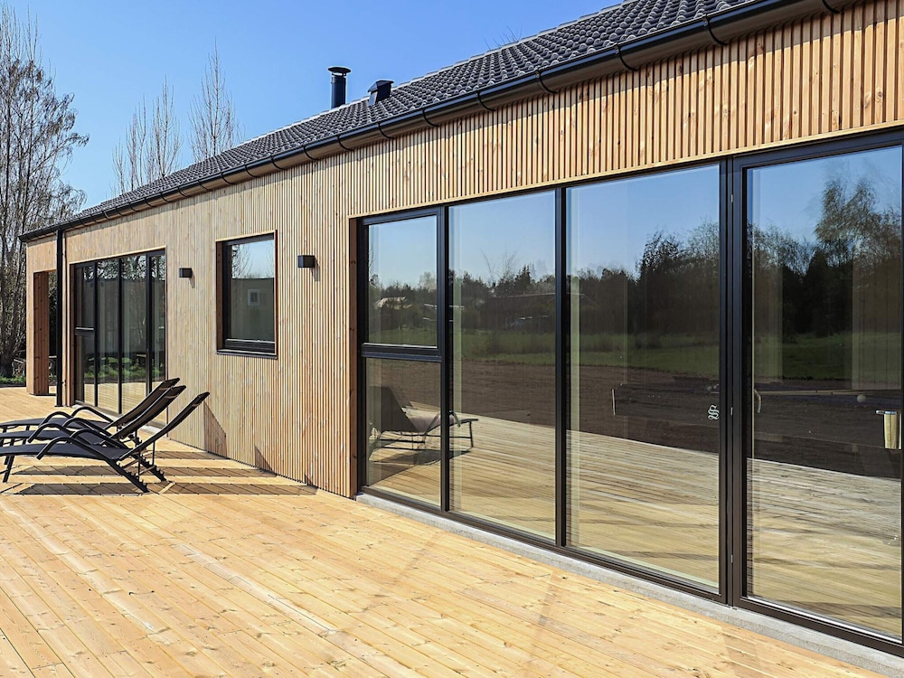 5 Star Holiday Home in Humble