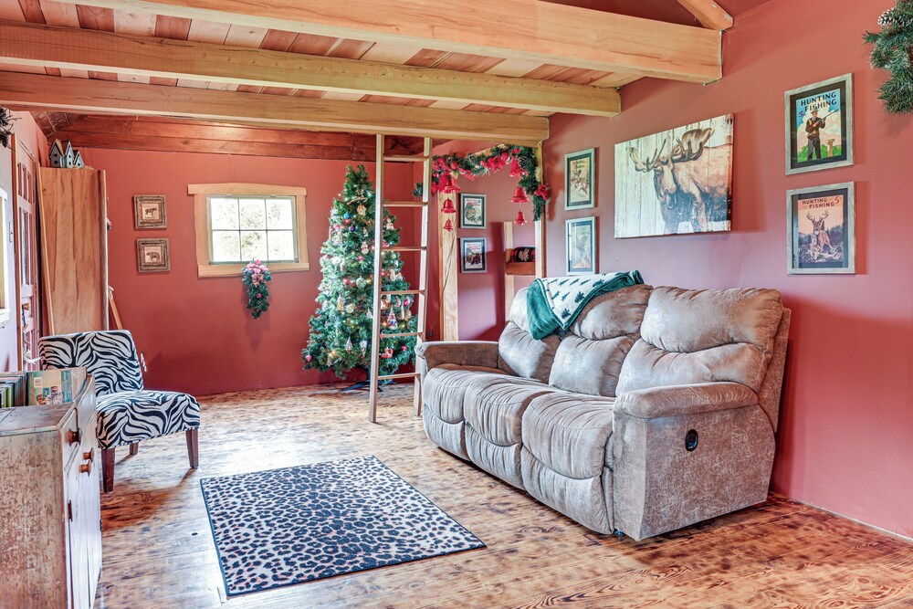 5-acre Kingston Getaway: Pond, Peacocks & Fire Pit