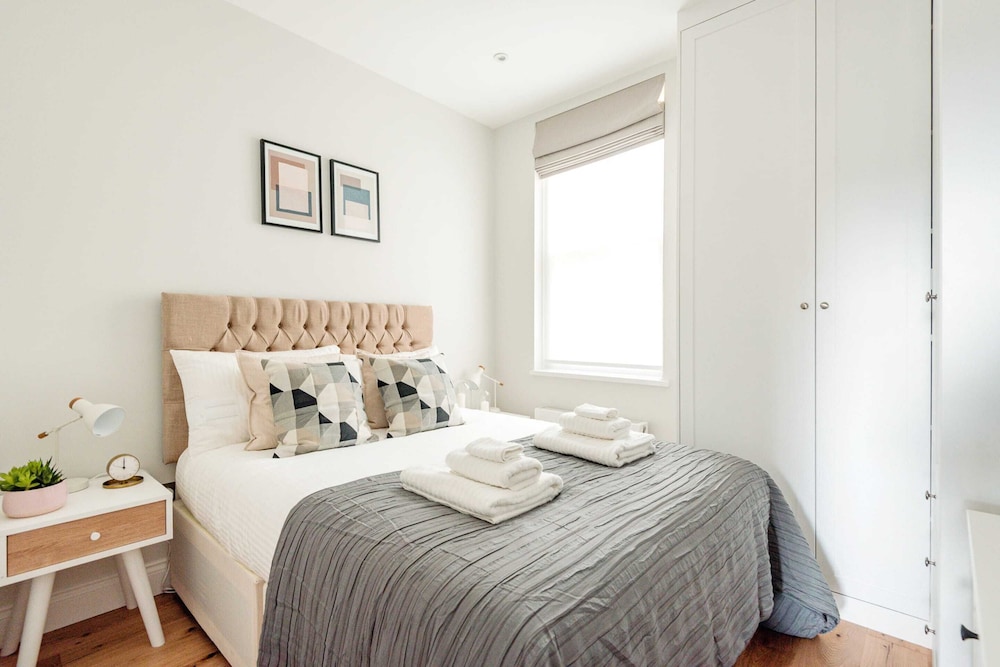 Lillie Road Residence I photo 2
