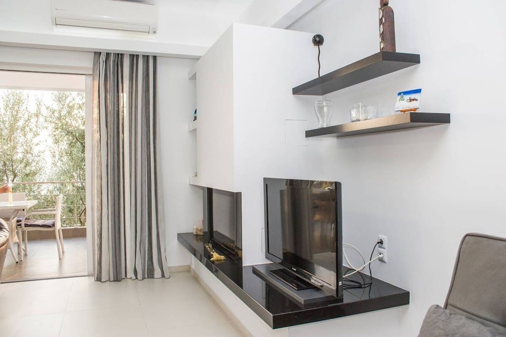 Nina s Villa Cosy Seaview Retreat photo 4