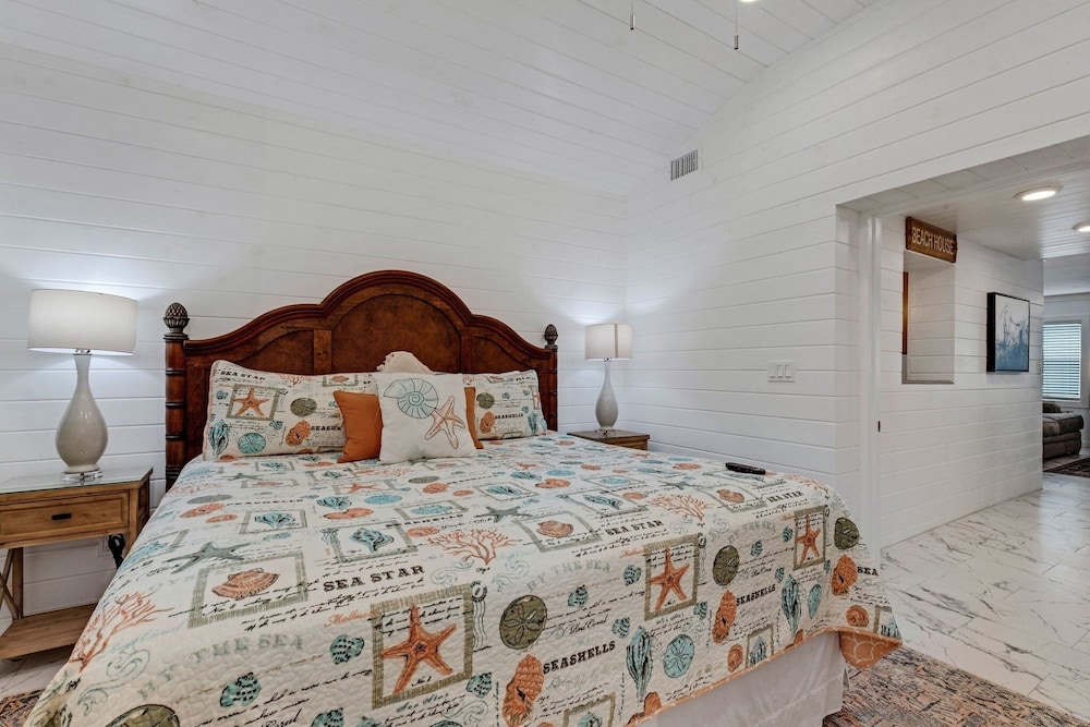 Coastal Breeze - A Weekly Rental 4 Bedroom Home by RedAwning - Image 2