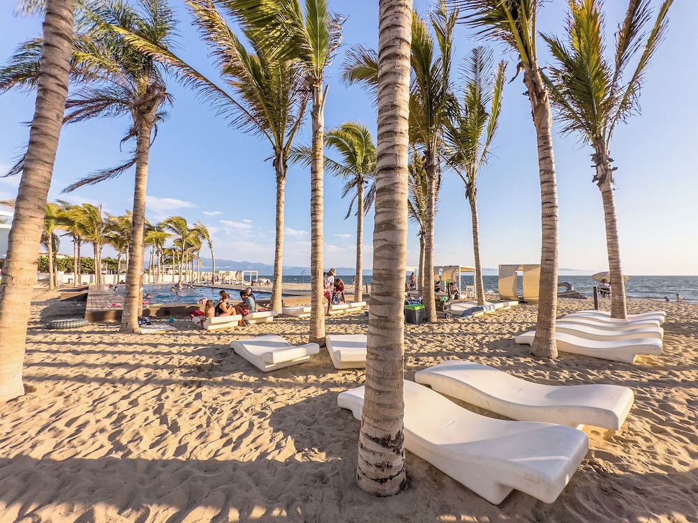 ARIA Residence Beachfront luxury