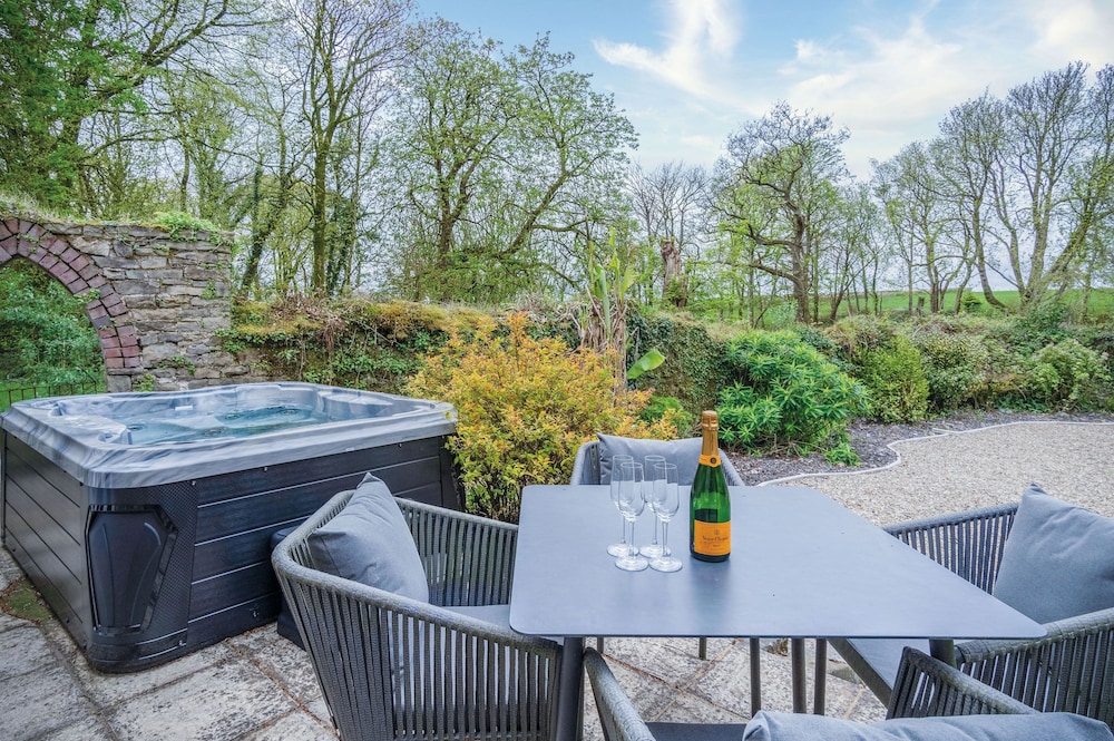 The Stables - 2 Bedroom Cottage - Princes Gate view 4