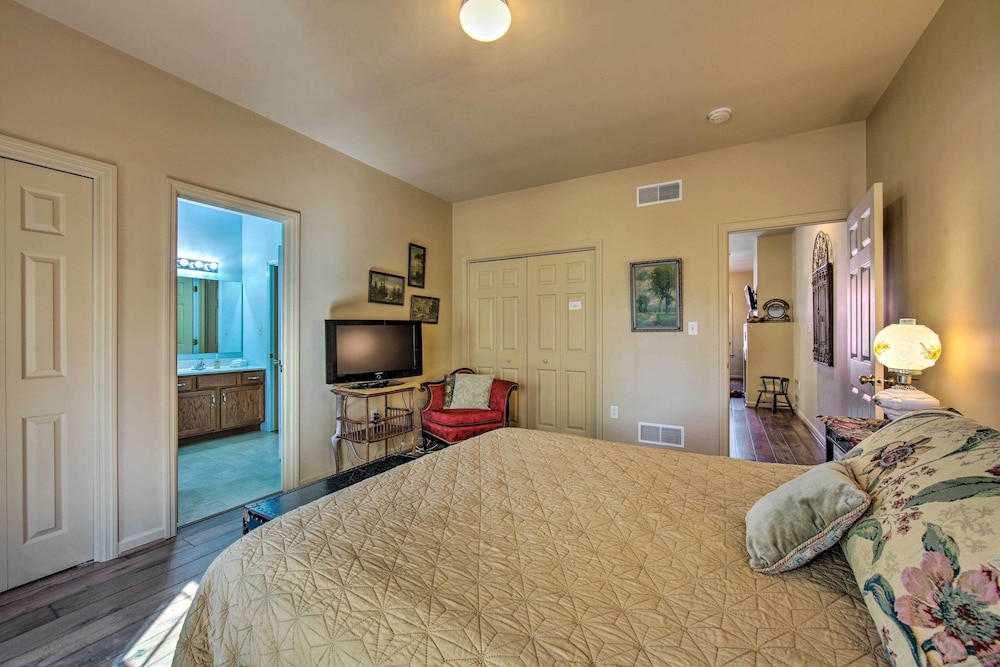 Unique Townhouse in Bavarian-style Neighborhood! - Property Image 26