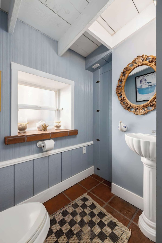 4 Bedroom With Pool in Oceanside