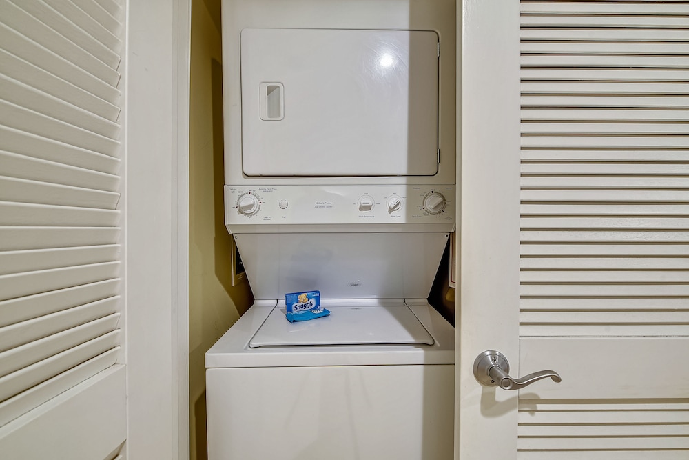 Grand Panama Beach Resort by Book That Condo