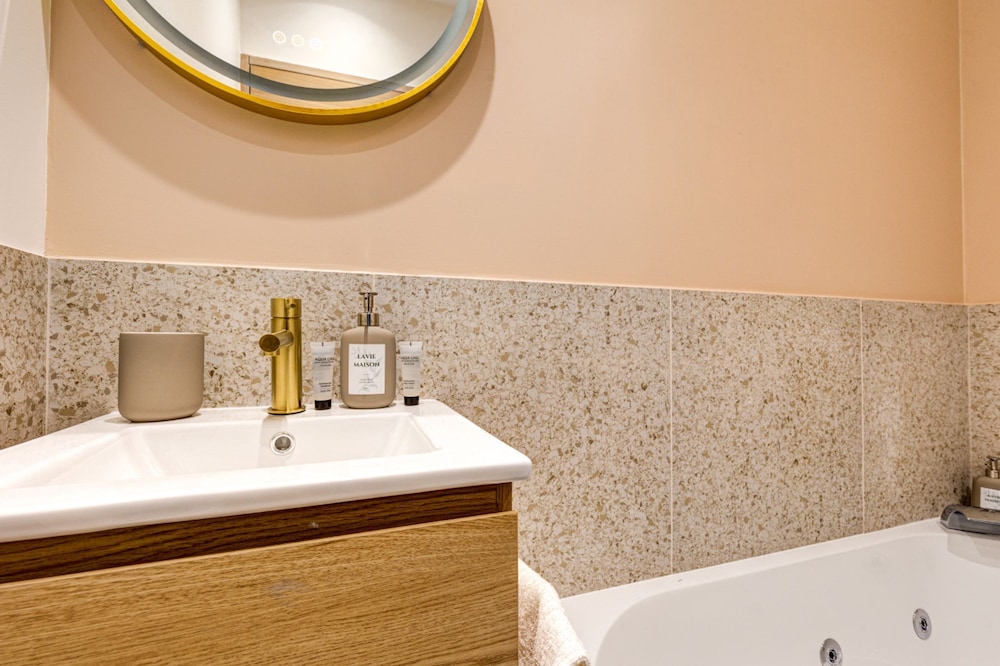 Lavie Maison Hot Tub Seaside Studio