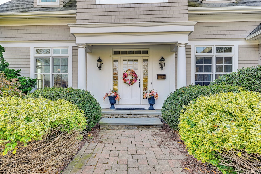 Groton Home < 1 Mi to Beach on Long Island Sound!