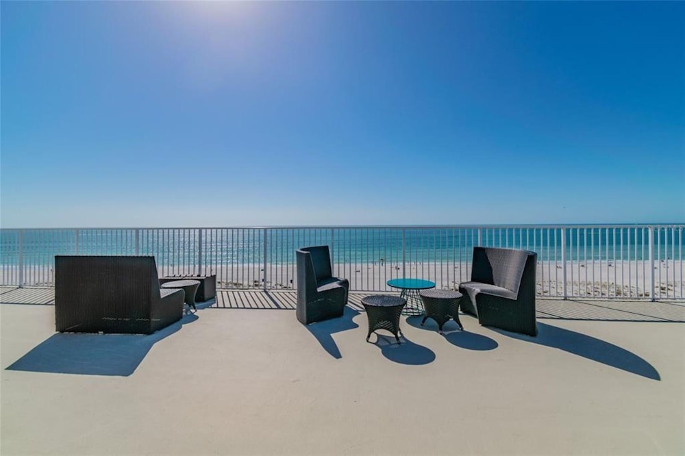 Oceana 301 East