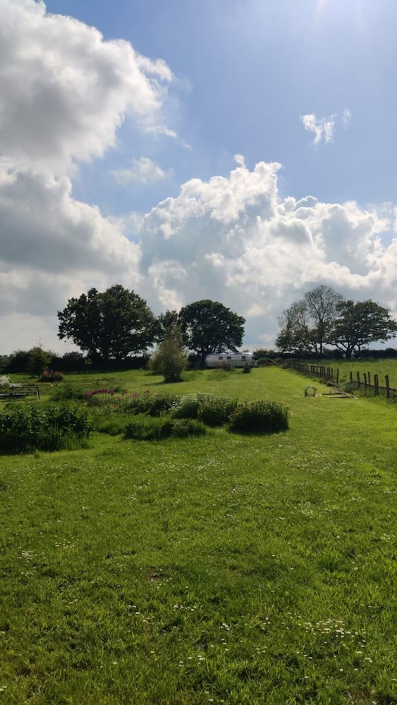 Bury - Lodge - Sleeps 2 - Parking