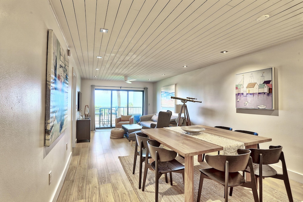 Land's End 11-203 Beach Front - Premier