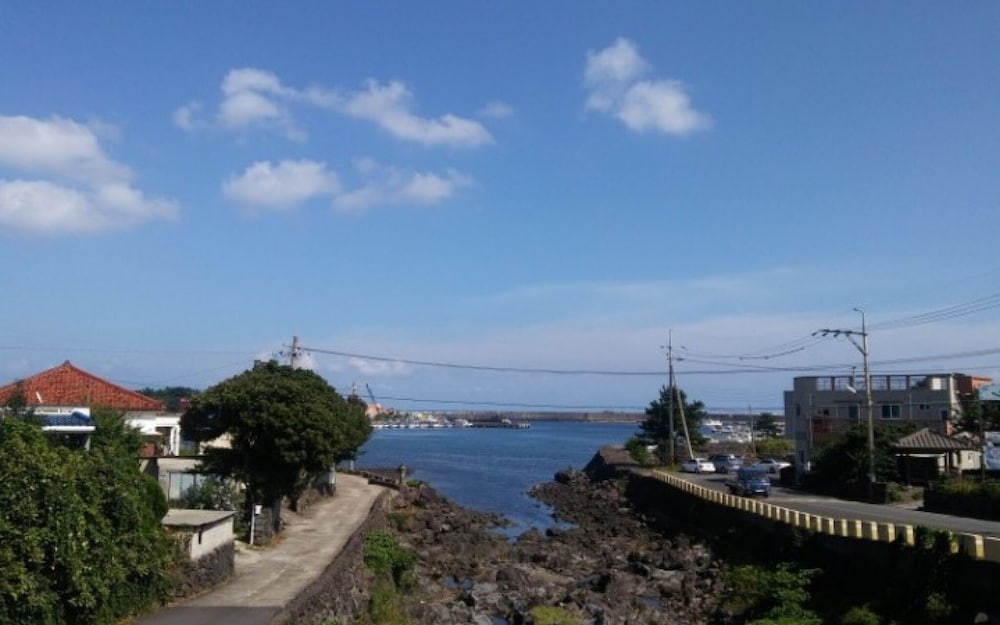 Seogwipo Irak Pension view 3